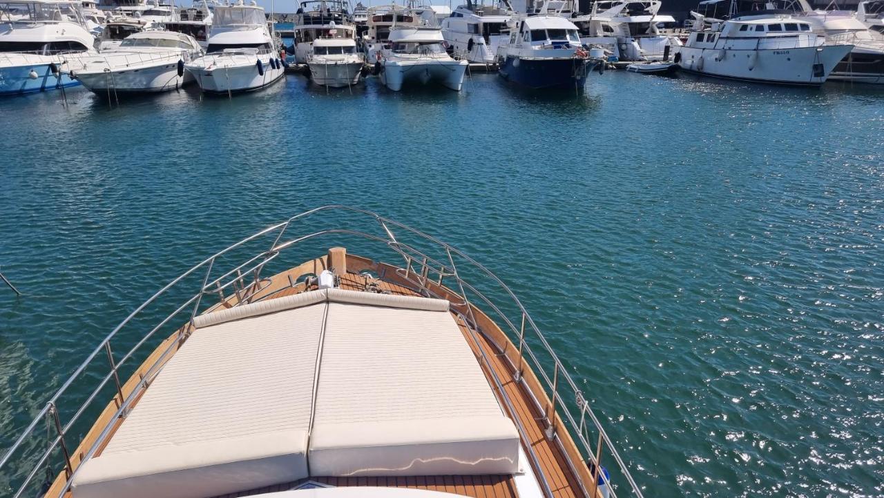 Charming Boat House In Barcelona With Big Terrace And Solarium Hotel Sant Adrià de Besòs Eksteriør billede