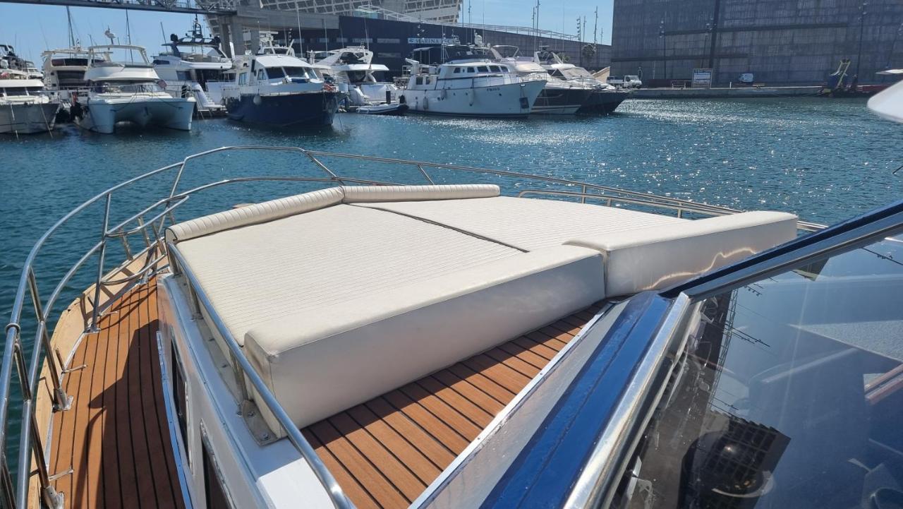 Charming Boat House In Barcelona With Big Terrace And Solarium Hotel Sant Adrià de Besòs Eksteriør billede